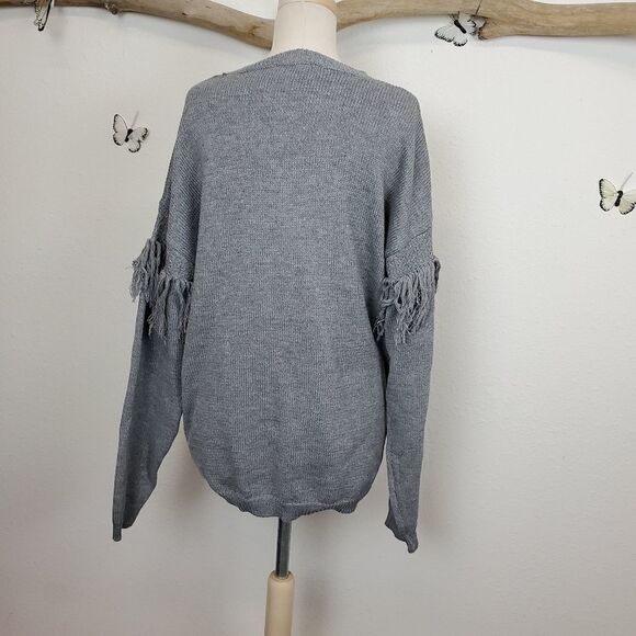Vine & love gray crewneck sweater fringe detail - Picture 4 of 7